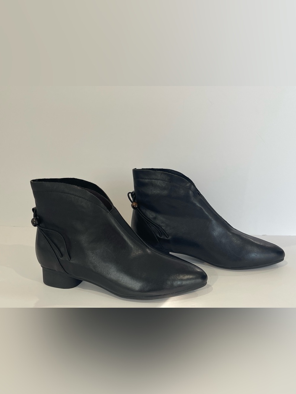 Women's Black Leather Pointed Ankle Boots  Size 6.5
